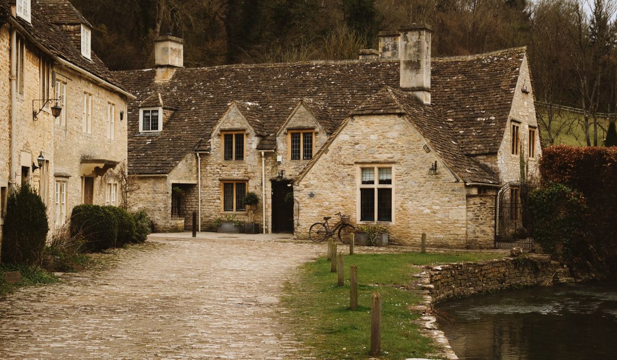 Tracing the History of a Country House